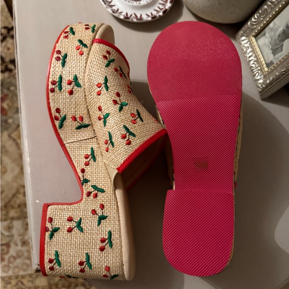 Matisse x Anthropologie Embroidered Cherry Platform Sandals 10 Like New - Picture 10 of 11